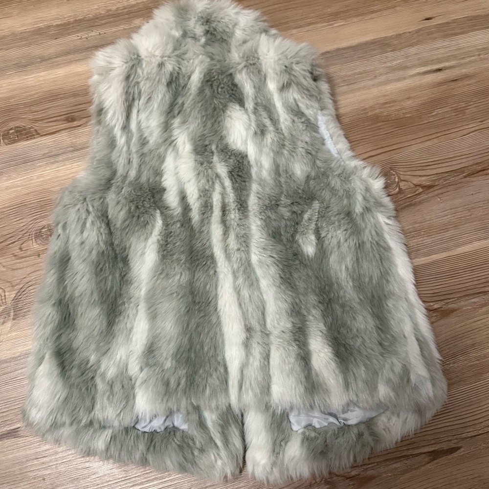 Abercrombie Kids Gray Faux Fur Vest - Picture 3 of 3